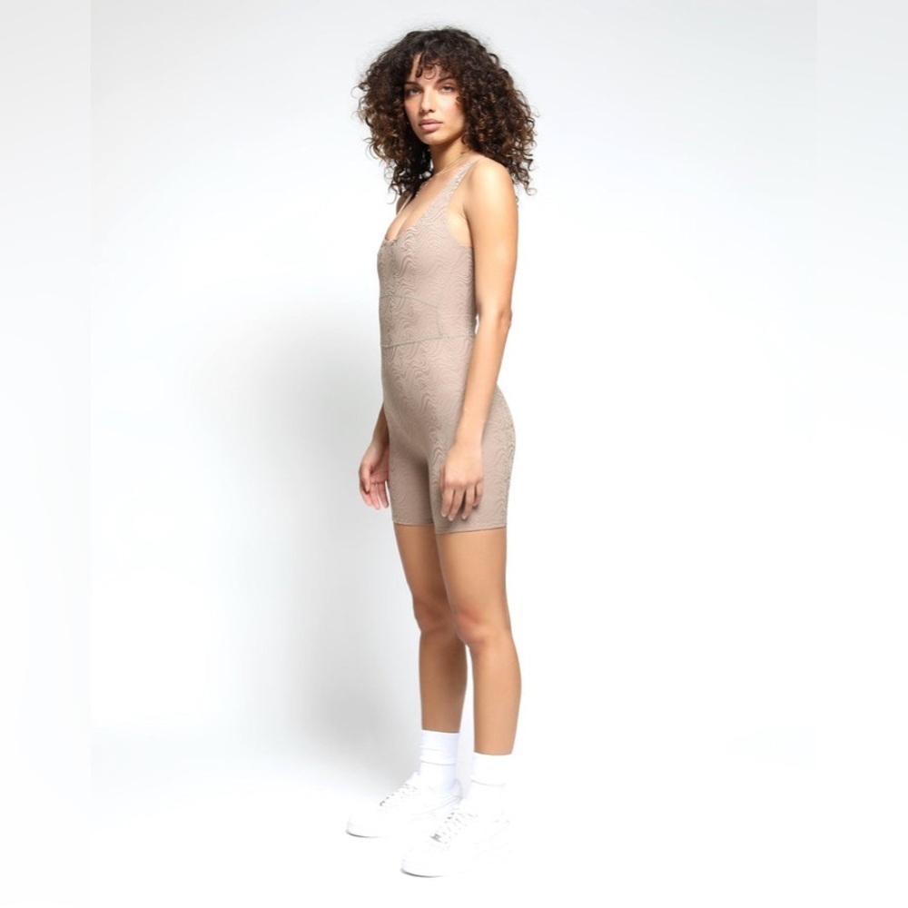 BNWT | Twenty Montreal | Swirl 3D Activewear Romper Bodysuit | Size S - Picture 3 of 3